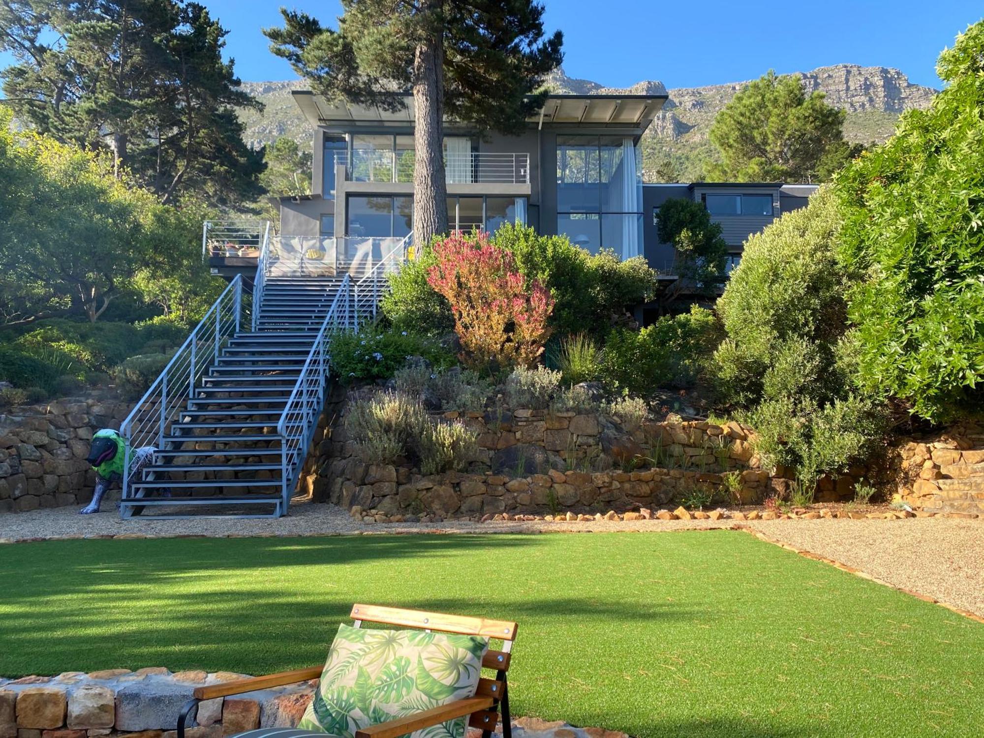 Designer Family With Views In Secure Estate Villa *