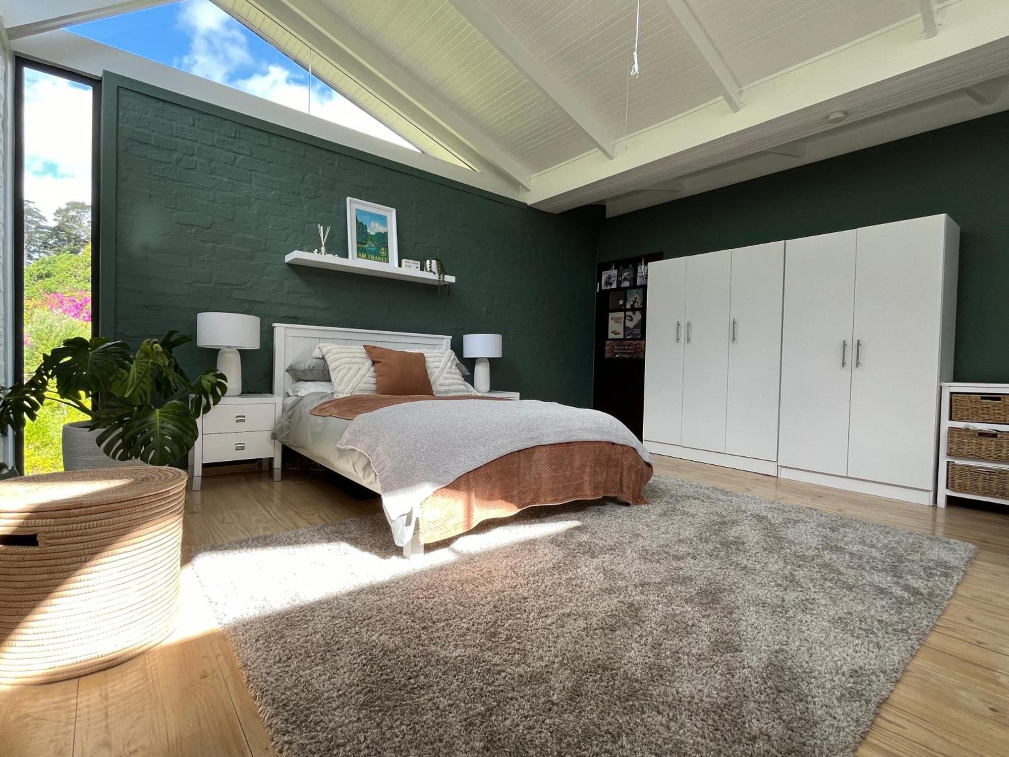 Designer Family With Views In Secure Estate Villa